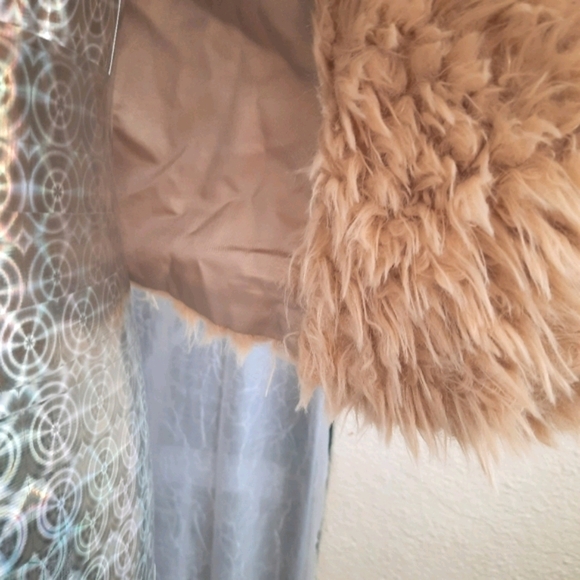 Vegan Fur Teddy Vest Camel Colored NWT Various Sz - Picture 9 of 12